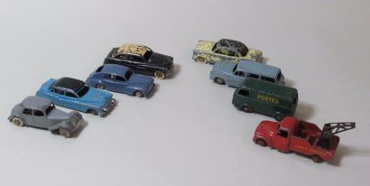 null Lot de 8 Dinky Toys dont: Buick Roadmaster, Citroen "23", taxi Ford vedette...
