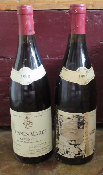 null Deux bouteilles de BONNES MARES Grand cru 1998 (étiquettes abimées) 