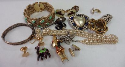 null Lot de bijoux anciens, broches, bagues et divers 