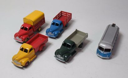 null DINKY TOYS - 4 x Camion Studebaker, bus isobloc Mecano 