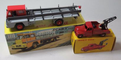 null DINKY TOYS - Camion Saviem porte-fer (n°885), camionnette dépannage Citroen...