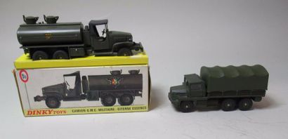 null DINKY TOYS - Camion militaire GMC citerne essence (n°823), Camion militaire...