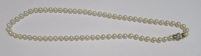 null Collier de perles de culture 8 mm, 70 perles, fermoir en or bi-to-n 18 carats....