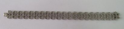 null Georges FOUQUET (1862-1957) Bracelet articulé en or gris 18 K (750/oo) orné...