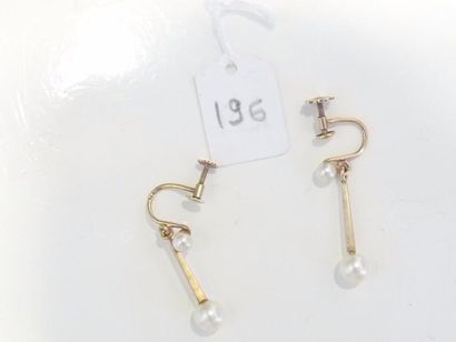 null Paire de pendants d’oreilles en or jaune 18K (750/oo) agrémentés de perles de...