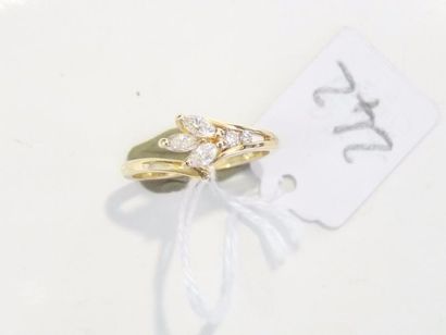 null Bague croisée en or jaune 18K (750/oo) sertie de deux diamants taille brillant...