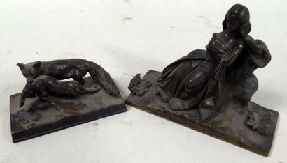 null Femme en habit du XVIIIe siècle Sujet en bronze à patine brune - Ht : 13,5 cm...