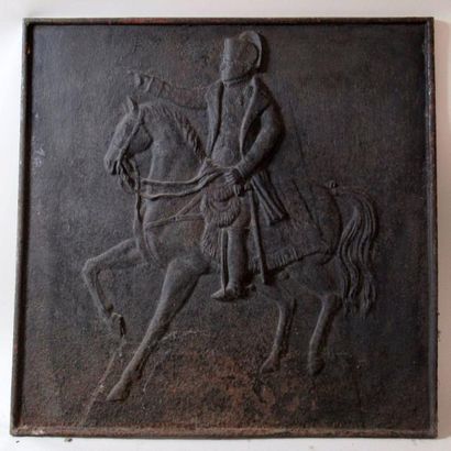 null Plaque de cheminée en fonte de fer figurant Napoléon Ier Empereur à cheval -...