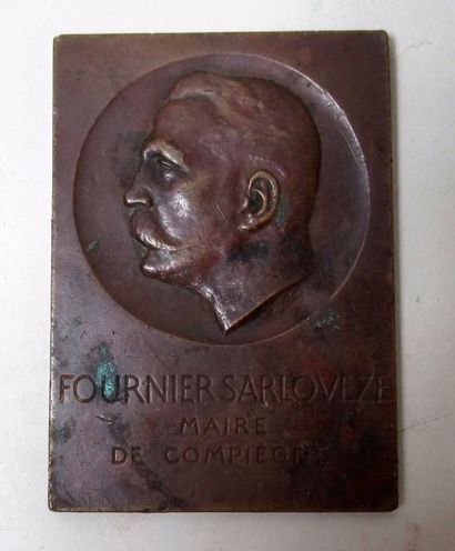 null Plaque commémorative en bronze à patine médaille figurant Fournier Sarlovèze,...
