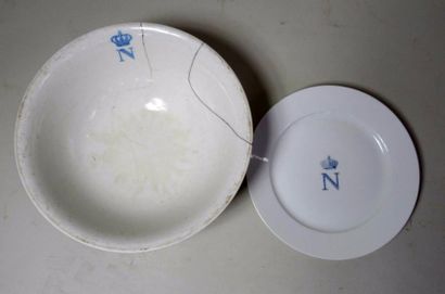 null Manufacture impériale de SEVRES - Assiette en porcelaine ornée du monogramme...