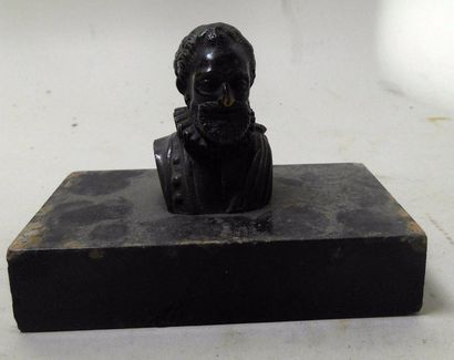 null Anonyme "Buste d'Henri IV" Sujet en bronze à patine brune sur socle en marbre...