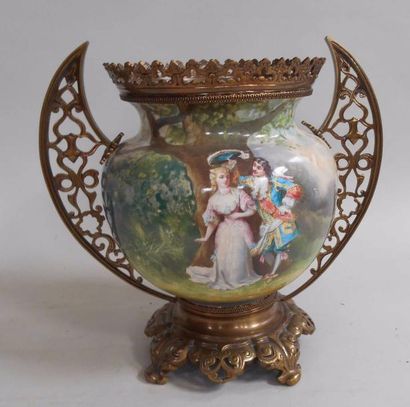null E. DEYAT (peintre) - Vase globe en faïence à décor polychrome biface d'une scène...