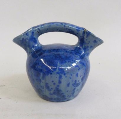 null PIERREFONDS : Vase en grès à décor de cristallisations bleues - Ht : 18 cm 