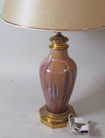 null Vase en céramique monté en lampe, monture en bronze 