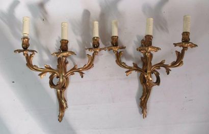 null Paire d'appliques à trois bras de lumières en bronze doré Style Louis XV 