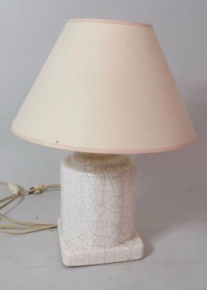 null Petite lampe en porcelaine craquelée blanche imitant une colonne 