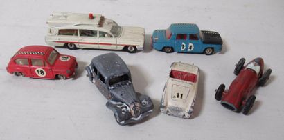 null Dinky Toys : lot de 6 voitures dont ferrari et traction ( accidents et manques...