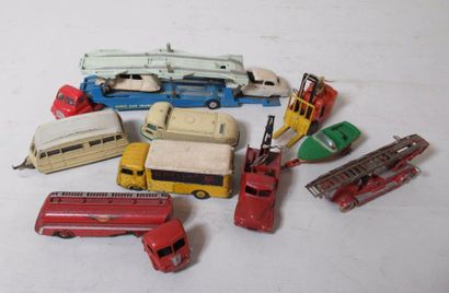 null Dinky Toys: Lot de 9 vehicules utilitaires et autres 