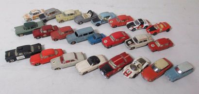 null Dinky Toys : Lot de 24 voitures ( accidents et manques) 