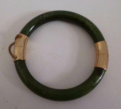 null Bracelet rond en pierre verte dure - diamètre 7,5cm - Asie 
