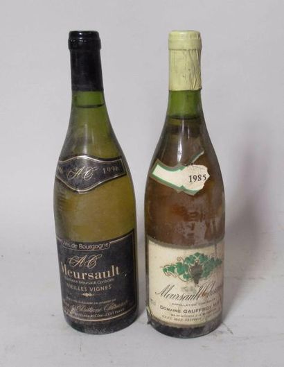 null Une bouteille de MEURSAULT Vieilles Vignes Domaine Alain et Christiane Patriarche...