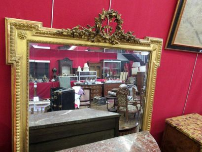Miroir doré. Style Louis XVI (redorure) - 157 x 101 cm null