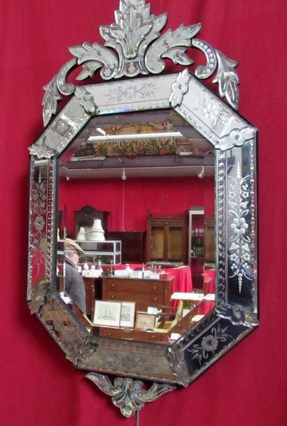 Miroir genre Venise de forme octogonale null