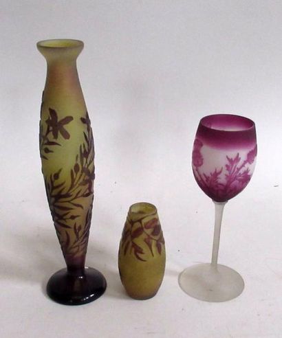 GALLE : Vase soliflore dégagé à l'acide - Hauteur : 20 cm +GALLE : Petit vase décor...