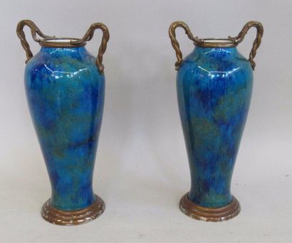 Deux vases MANUFACTURE DE SEVRES - Ht : 35 cm chaque null