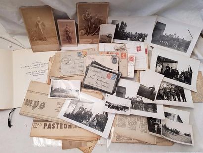 Ensemble de photos et de correspondances pendant les deux guerres " 14-18 " et "...