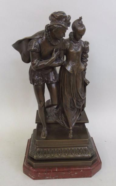 LALOUETTE "Couple en costume Renaissance" Groupe en bronze portant le cachet de Susse...