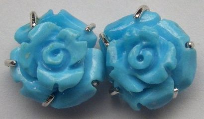 Paire de boucles d'oreilles or blannc 1g70, sertie de 2 Turquoise taille fleur env....