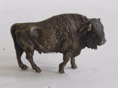 null Sujet "Bison" en bronze à patine brune à reflets dorés - Ht : 5 cm 