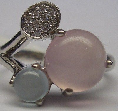 null Bague Design or blanc 6g15, sertie d'un Quartz rose taille cabochon 2.95 cts...