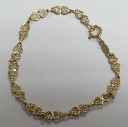 Bracelet en or jaune ajouré 18 K (750/oo) à mailles navette à décor filigrané - Poids...