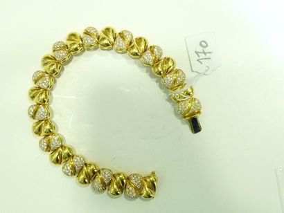 Bracelet en or jaune 18K (750/oo) à maillons articulés lisses intercalés de maillons...