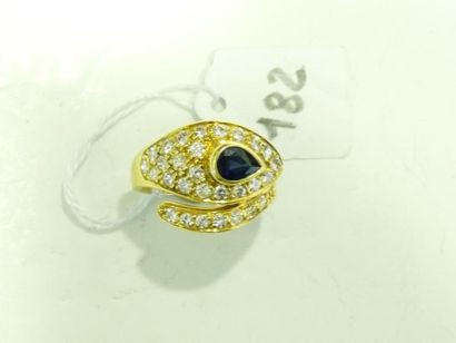 Bague Serpent stylisé en or jaune 18K (750/oo) pavée de diamants taille brillant,...