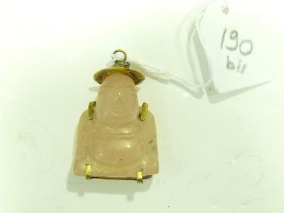 Pendentif "Bouddha" en quartz rose sculpté, la monture en or jaune 18K (750/oo)....