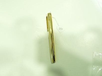 VERNEY : Stylo plume en or jaune 18K (750/oo), la plume en or de deux tons. Signé....