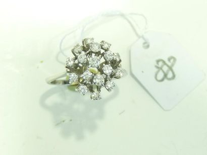 Bague "Hérisson" en or gris 18K (750/oo) sertie de diamants taille brillant. TDD...