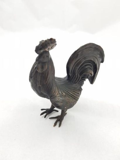 null Coq en bronze à patine brune Hau t: 10,5 cm 