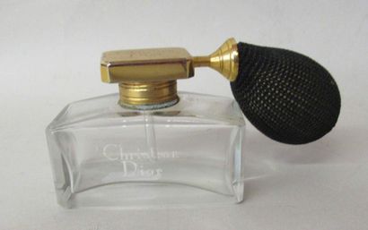 null Christian DIOR - Flacon de parfum vaporisateur de section rectangulaire en verre...