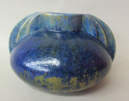 null PIERREFONDS - Vase en grès à décor de cristallisations sur fond bleu nuit -...