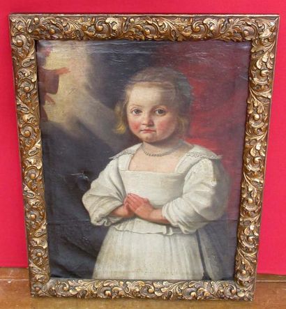 null Ecole Française du XIXe siècle "Portrait d'enfant au collier de perles" Huile...