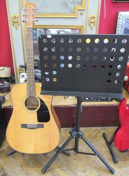 null Guitare acoustique folk FENDER CD-60 NAT (n° IC110112479) et un accordeur (scellé...