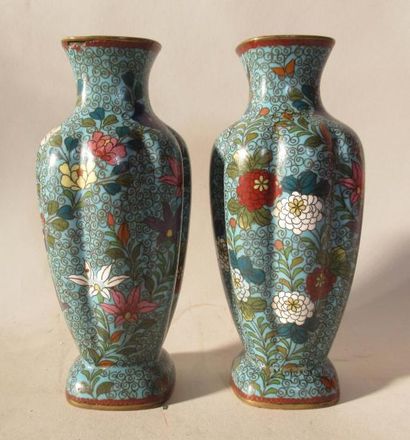 null Paire de petits vases en émail à décor cloisonné - Chine Fin XIXe siècle - Haut...