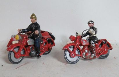 null Deux motos de pompiers (manque à la peinture) 