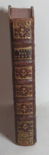 null Claude POQUET: "Traité des Fiefs". un volume relié publié en 1771.(usures à...