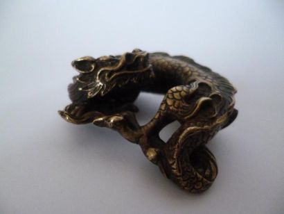 null Poids de lettré en bronze doré en forme de dragon -symbole de l'Empereur - Chine...
