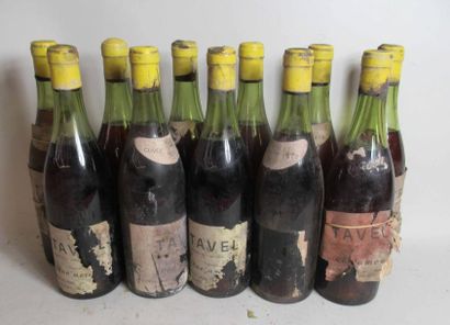 null 11 bouteilles de TAVEL rosé Roc Amour 1970 (étiquettes abimées et manquantes)...